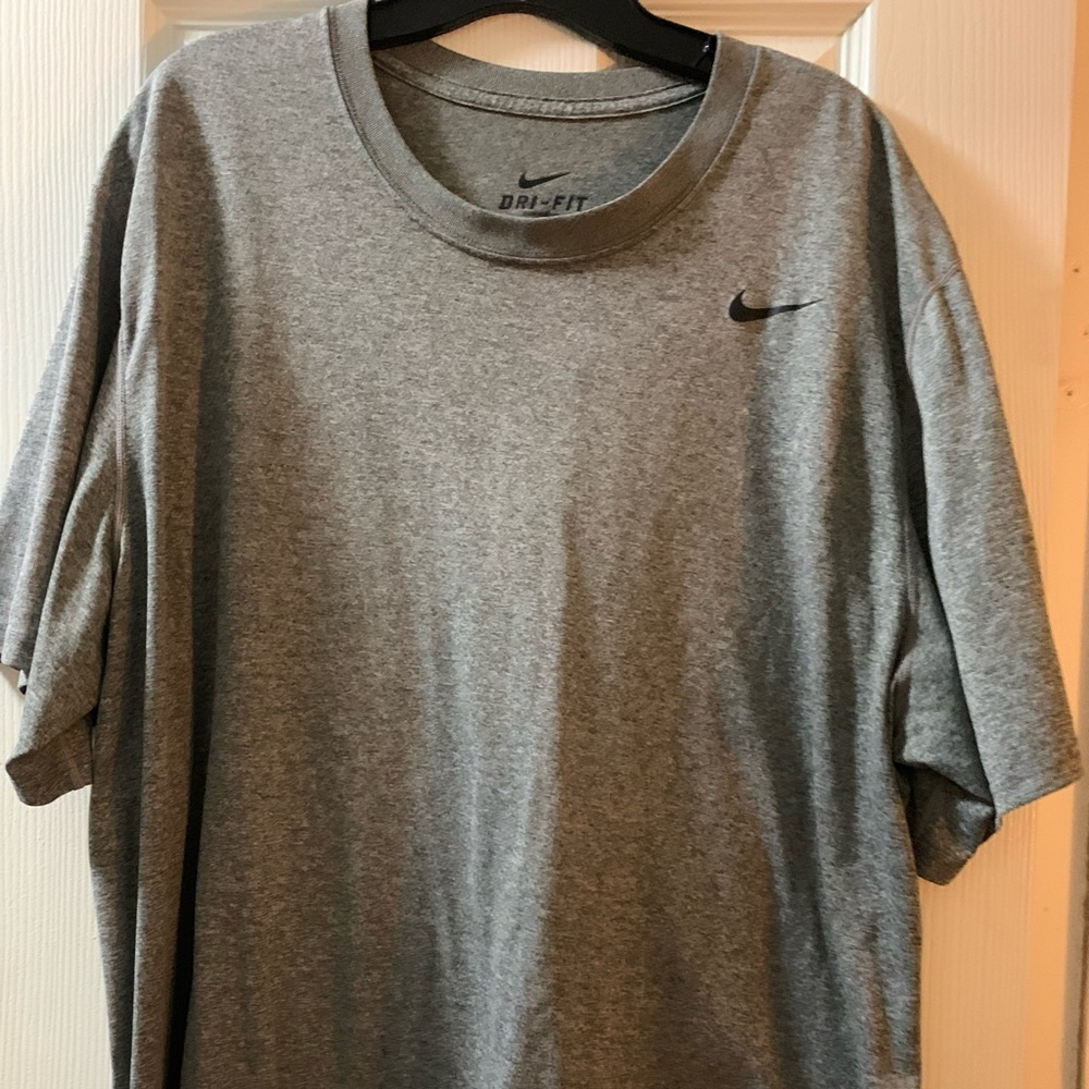 Nike men’s Dri-Fit shirt, XXL grey